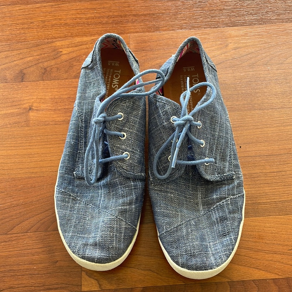 Toms denim lace sneakers 8.5w